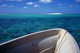 Boat;-Bow;-Comoros-Archipelago;-France;-Indian-Ocean;-Kaleidos;-Kaleidos-images;-La-parole-à-limage;-Lagoon;-Laurent-Abad;-Mayotte;-Motorboat;-Sandbank;-Sea;-Stories-Pictures;-Turquoise